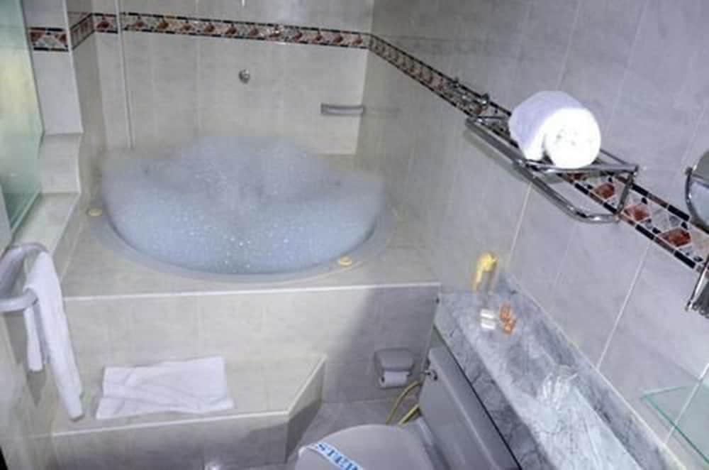 Hotel Intersuites Barranquilla  Exteriör bild