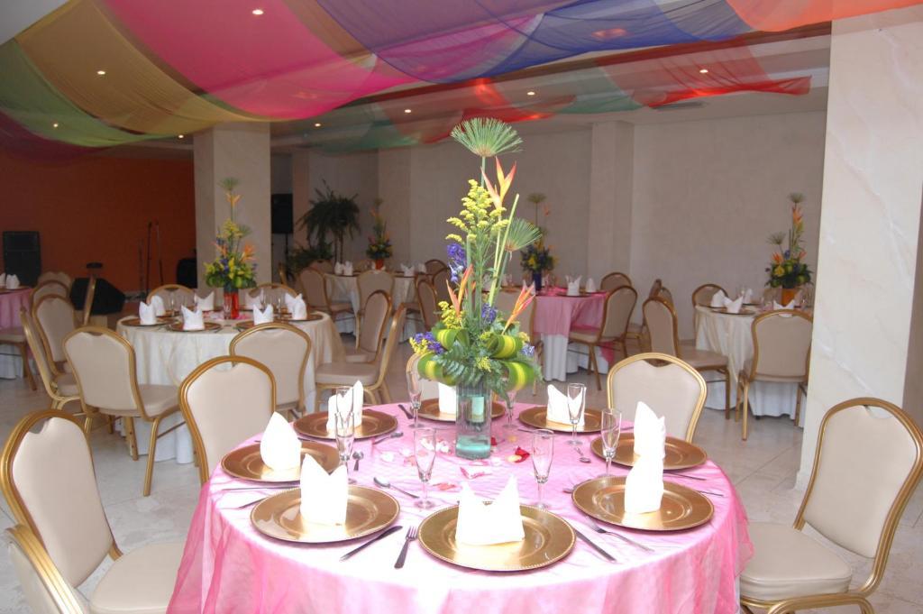 Hotel Intersuites Barranquilla  Exteriör bild
