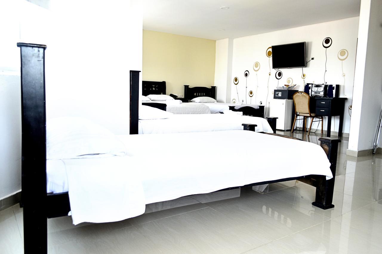 Hotel Intersuites Barranquilla  Exteriör bild
